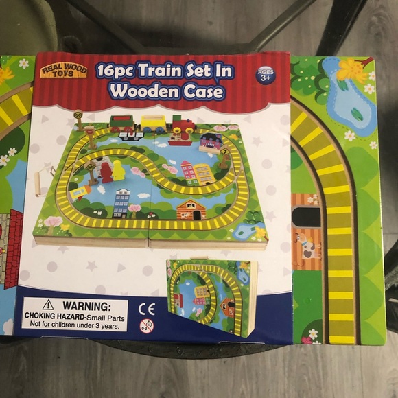 16 Pc Train Set In Wooden Case - Picture 2 of 4